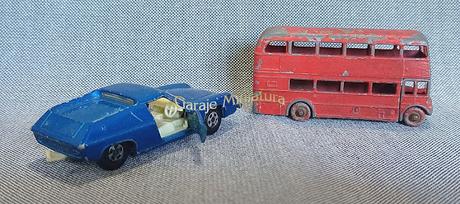 AEC Routemaster y Lotus Europa de Matchbox con el número 5 AEC Routemaster y Lotus Europa de Matchbox con el número 5