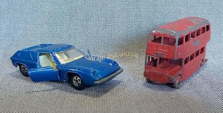 AEC Routemaster y Lotus Europa de Matchbox con el número 5