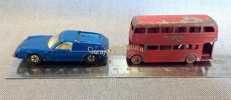 AEC Routemaster y Lotus Europa de Matchbox con el número 5 AEC Routemaster y Lotus Europa de Matchbox con el número 5