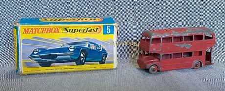 AEC Routemaster y Lotus Europa de Matchbox con el número 5 AEC Routemaster y Lotus Europa de Matchbox con el número 5