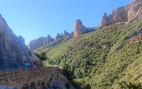 Vuelta circular a los Mallos de Agüero: Excursión fácil con niños cerca de Huesca