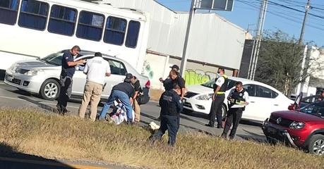 Hombre intenta cruzar la carretera 57 y muere atropellado