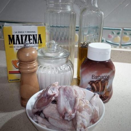 Los ingredientes necesarios para hacer alitas de pollo con barbacoa en Thermomix