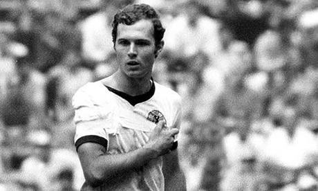 Beckenbauer acabó jugando el Mundial de México 70 con el brazo en cabestrillo.