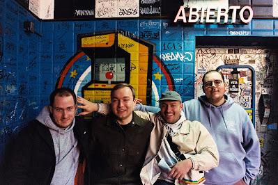 COMIC SANS: 'CANCIÓN TRISTE PARA UN ASTEROIDE'