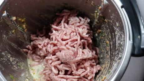 Preparar-la-masa-de-para-las-albondigas Preparar la masa de para las albondigas