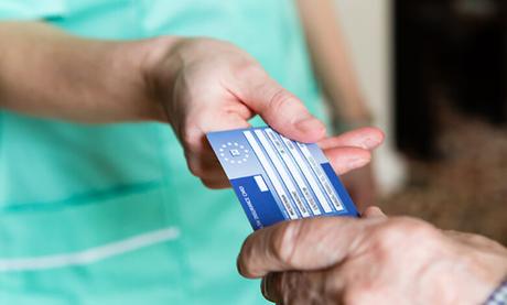 Tarjeta sanitaria europea: ¿qué cubre? y ¿cómo obtenerla en 2022?