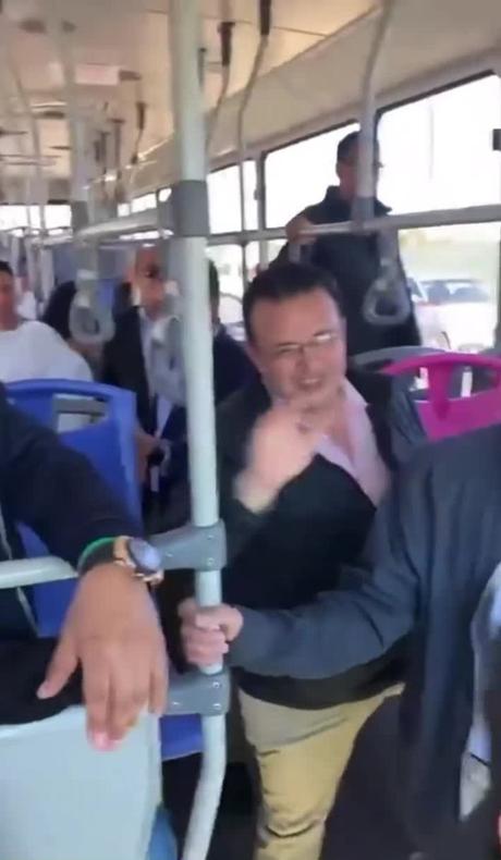 (video) Gallardo pilotea prototipo de metrobus  y anuncia su implementación