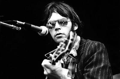Neil Young cumple hoy 77 años.