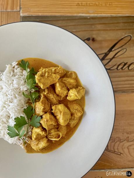 Curry de pollo y leche de coco express