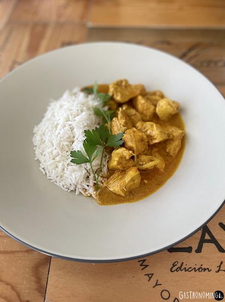 Curry de pollo y leche de coco express