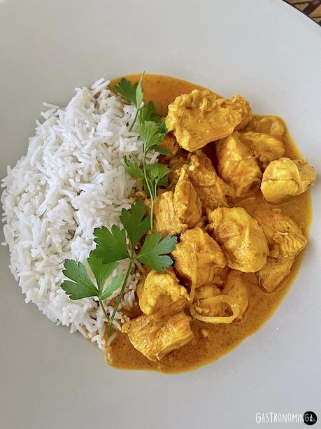 Curry de pollo y leche de coco express