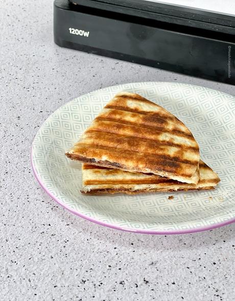 Tortita rellena de crema de almendra y chocolate