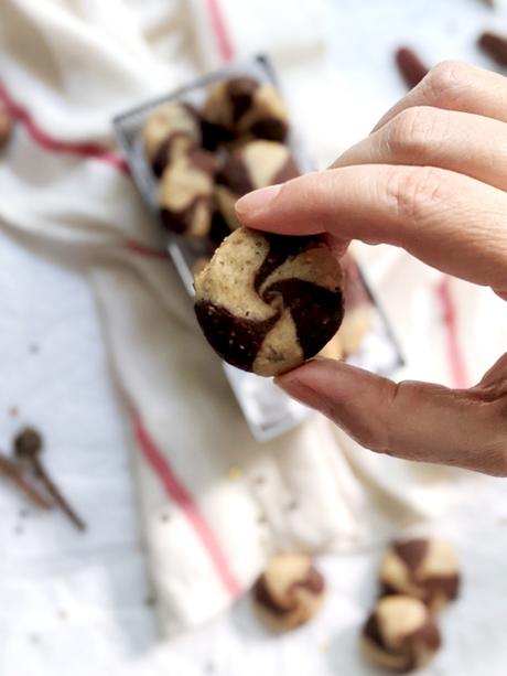 remolinos bicolor de nueces pecan masitas de nueces navideñas