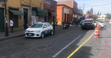 Fallece de infarto pasajero de taxi en la Alameda Juan Sarabia.