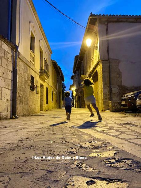 Álex y Éric jugando en Castrojeriz