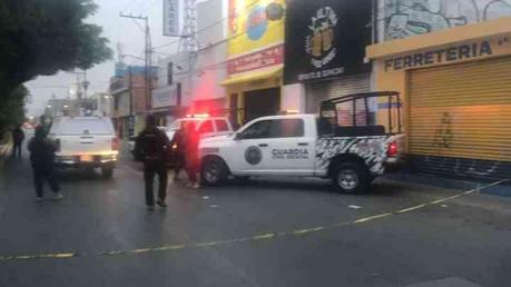 Abandonan dos personas ejecutados frente al depósito de cerveza  en avenida Salk