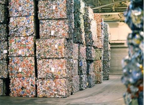 El reciclaje de residuos de aluminio evita la extracción de recursos naturales