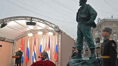 Una estatua de Fidel Castro y 2.300 M: los lazos que sostienen la reunión entre Putin y Díaz-Canel