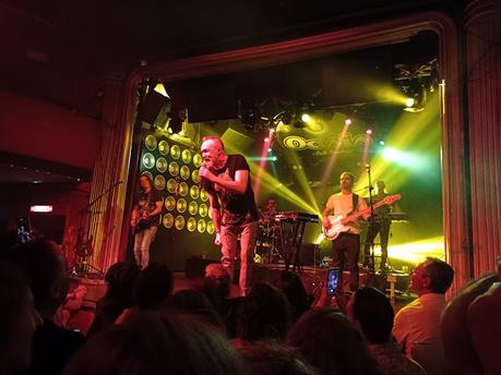 BLOGSSIPGIRL PRESENTA: RAFA SÁNCHEZ (LA UNIÓN), LA ELEGANCIA DE UNA VOZ CÁLIDA Y PROFUNDA.