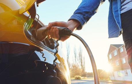 ELON apuesta por cargadores de coches eléctricos en el hogar