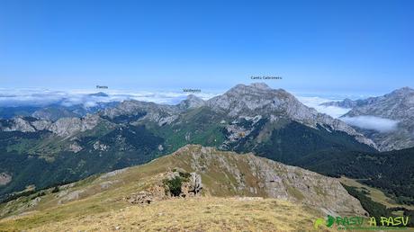 Vista del Cantu Cabroneru desde el Pico Jario