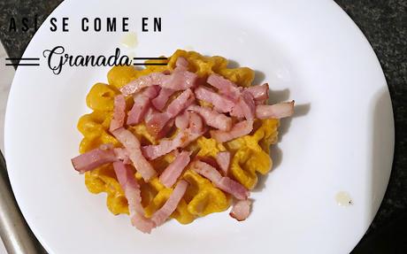 Gofres de boniato con bacon ahumado y cheddar Gofres de boniato con bacon ahumado y cheddar