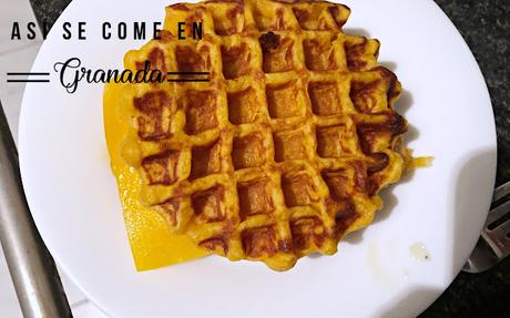 Gofres de boniato con bacon ahumado y cheddar Gofres de boniato con bacon ahumado y cheddar