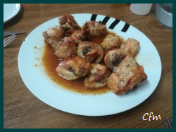 Pollo al horno con salsa y especias