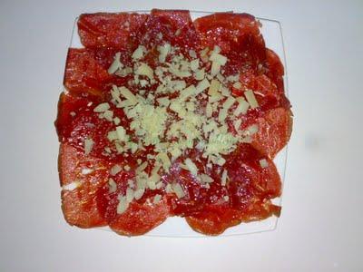 Carpaccio de ternera con parmesano