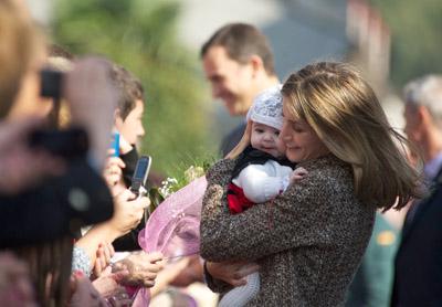 Los Príncipes de Asturias en San Tirso de Abres. El look de Dña. Letizia