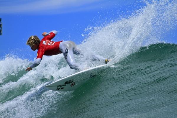 Kolohe Andino gana el Quiksilver Brasil Open of Surfing 2011