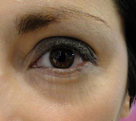 Una máscara, un smokey y un amor.