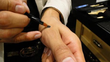 Una máscara, un smokey y un amor.