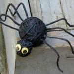 yarn-spider-halloween-craft-photo-475x357-aformaro-14_476x357