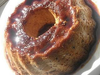 Flan casero de huevo con miel y piñones