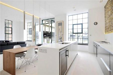 sillas eames muro caravista muebles de diseño grandes ventanales estilo nórdico estilo minimalista estilo londinense entrevisa decoesfera delikatissen diseño de interiores decoración en blanco decoración de interiores cocina moderna cocina blanca cama tatami apartamento de diseño en londres 