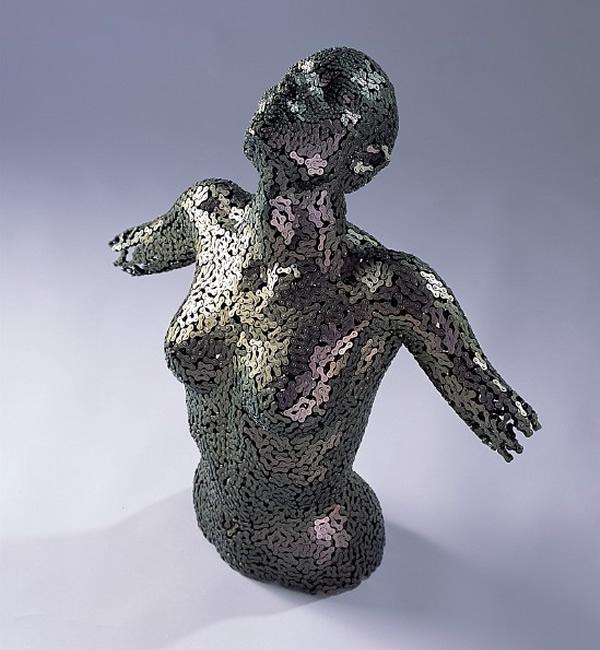 Esculturas hechas con cadenas