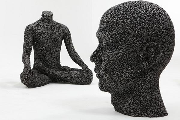 Esculturas hechas con cadenas