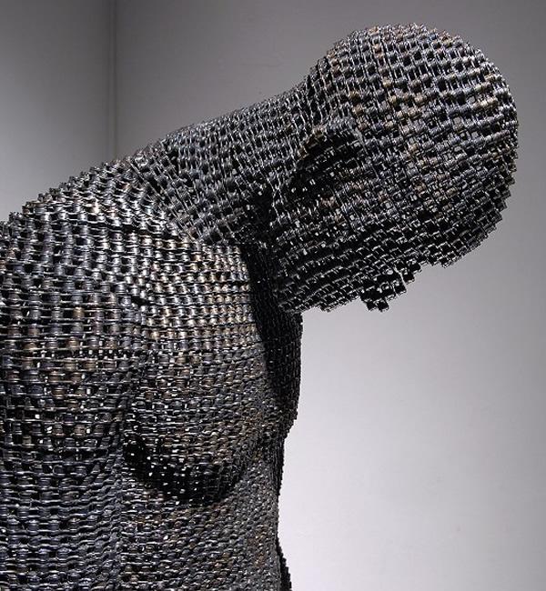 Esculturas hechas con cadenas
