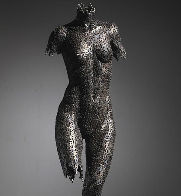 Esculturas hechas con cadenas