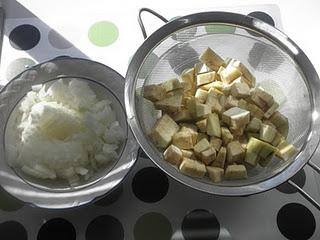 Arroz con daditos de berenjena, pera y pollo