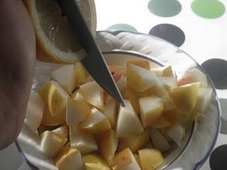 Arroz con daditos de berenjena, pera y pollo