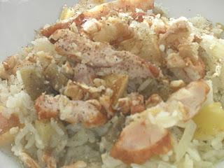 Arroz con daditos de berenjena, pera y pollo