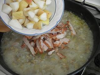Arroz con daditos de berenjena, pera y pollo