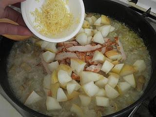 Arroz con daditos de berenjena, pera y pollo