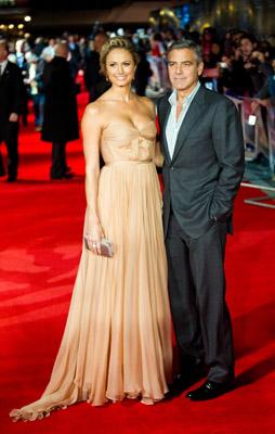 Stacy Keibler, novia de George Clooney, del cuadrilátero a la alfombra roja