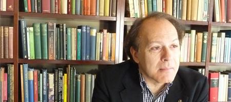 Javier Marías, escribe habitualmente una columna en El País Semanal
