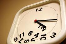 ¿LE HAS DADO HACIA ATRAS AL RELOJ QUE TIENES DELANTE?