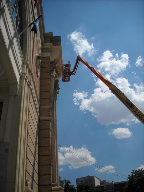 Escuela Técnica Superior de Ingeniería Industrial en Madrid - mantenimiento de su fachada, mayo de 2011